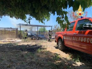 Incendio vegetazione a Badolato, 88enne trovato senza vita