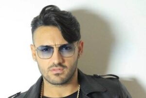 Bloccato a Borgia il concerto del cantante Daniele De Martino: «Esalta la mafia»