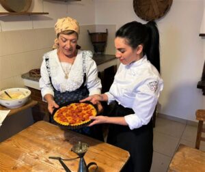 Grande successo per la Gabamarita, tipica pizza arbëreshë di Spezzano Albanese