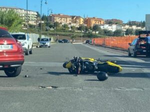 Terribile scontro tra auto e moto, 25enne in gravi condizioni trasportato al Pugliese di Catanzaro