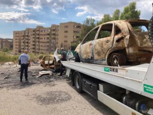 Oltre trenta veicoli abbandonati a Catanzaro rimossi dalla polizia municipale