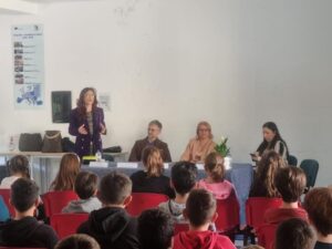 Scuola e Associazioni: Universo Minori dona un defibrillatore all’I. C. don Milani Sala di Catanzaro