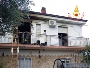 Appartamento in fiamme a Caminia di Stalettì