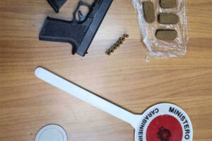Pistola e munizioni sequestrate dai carabinieri