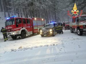 Due gruppi di escursionisti bloccati dalla neve in Sila, soccorsi dai vigili del fuoco