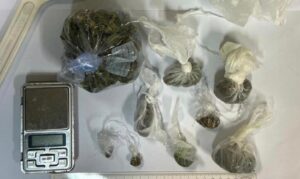 Detenzione di munizioni e possesso di droga, quattro denunce