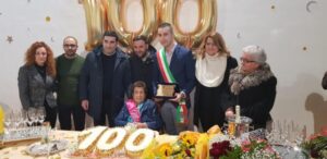 La comunità di Filogaso festeggia i cent’anni della signora Agata Fiore