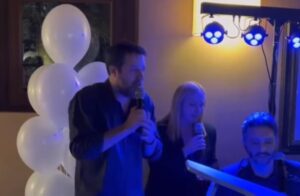 Sale a 79 il conto delle vittime della tragedia di Cutro e Salvini e Meloni si danno al karaoke