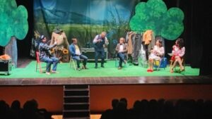 La comicità intensa e surreale di Francesco Paolantoni al Teatro Comunale di Soverato con “O Tello o Io”