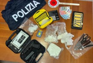 Due kg di cocaina e pistola in casa, tre persone arrestate