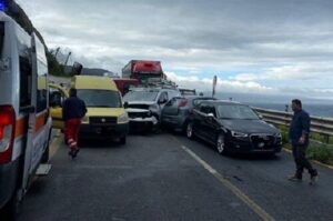 Maxi tamponamento in Calabria sulla A2 “Autostrada del Mediterraneo”, 10 feriti