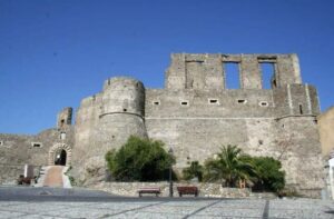 Squillace, gestione del castello: dopo le critiche di Italia Nostra arrivano i chiarimenti della società I Giardini di Hera