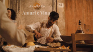 [VIDEO] “Amuri e Vinu”: un borgo calabrese in festa per il nuovo brano degli Amakorà