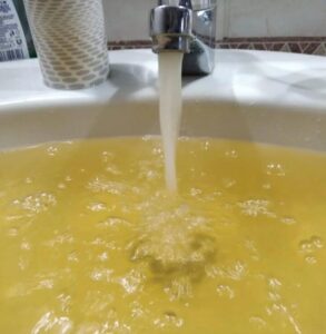 Acqua sporca dai rubinetti, Codacons diffida il Comune di Catanzaro: “in gioco la sicurezza dei Cittadini”
