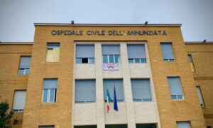 Dipendente dell’ospedale di Cosenza trovato morto in corsia, indagini
