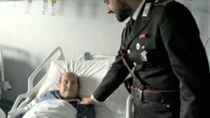 Bloccato a letto in casa per 4 giorni non riesce a chiamare i soccorsi, anziano salvato dai carabinieri