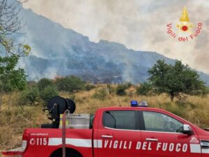 Vasto incendio nel parco nazionale del Pollino
