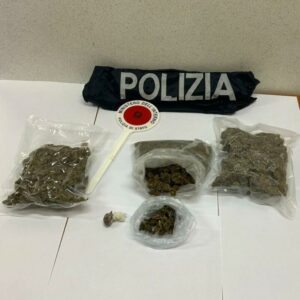 Mezzo chilo di marijuana in camera da letto, 40enne arrestato