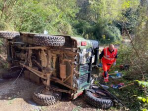 Tragico incidente in Calabria, 47enne muore schiacciato dopo un “volo” con la Jeep