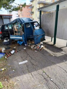 Catanzaro, rimossi sedici veicoli abbandonati sul territorio comunale