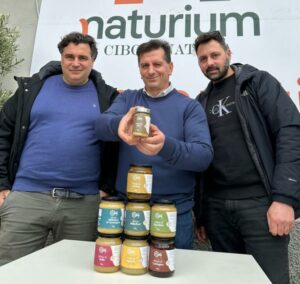 Montepaone, la “Connessione Verde” di Naturium premia il miele Celi