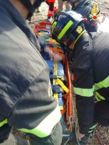 Auto finisce in un burrone di 100 metri a Catanzaro, conducente ferito trasportato in ospedale
