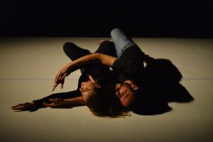 Il 29 e il 30 marzo al Teatro Comunale di Badolato in scena “Sotto un grande velo di lino”