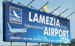 Dotare di una statua di Re Italo il piazzale di ingresso e di uscita dell’aeroporto di Lamezia Terme