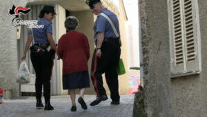 Truffano anziani fingendosi carabinieri, tre arresti: sottratti oltre 15mila euro