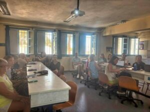 Quando la tecnologia sposa la bellezza: a Santorini tre docenti del Malafarina di Soverato ridisegnano la scuola digitale