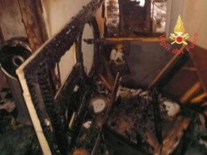 Lamezia Terme: incendio in un appartamento, evacuati tre inquilini e un cagnolino