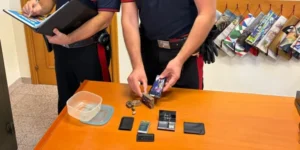 Controllo stradale nel catanzarese: sequestrati 100 grammi di hashish, in manette un giovane
