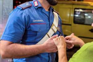 ​Finti carabinieri truffano anziana: 35enne bloccato in casa mentre ruba i gioielli