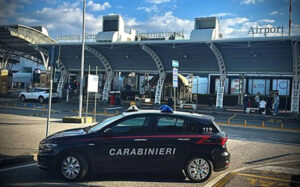Scoperta cartuccia nel marsupio durante controlli in aeroporto, 55enne denunciato